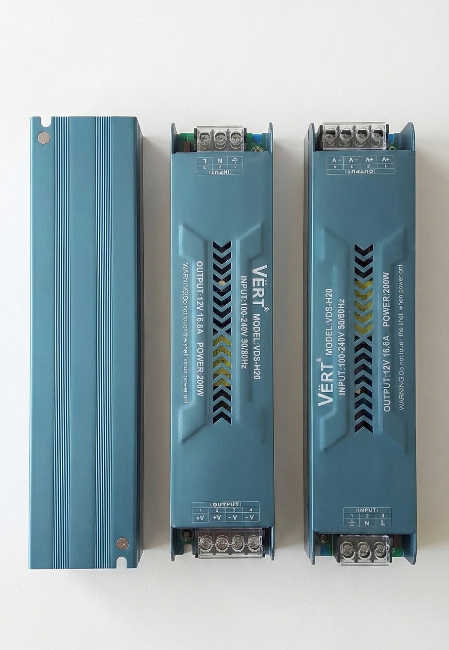 Fuente de poder de 16.6A 12V