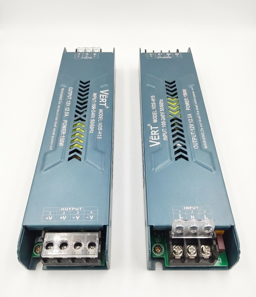 Fuente de poder de 12.5A 12V